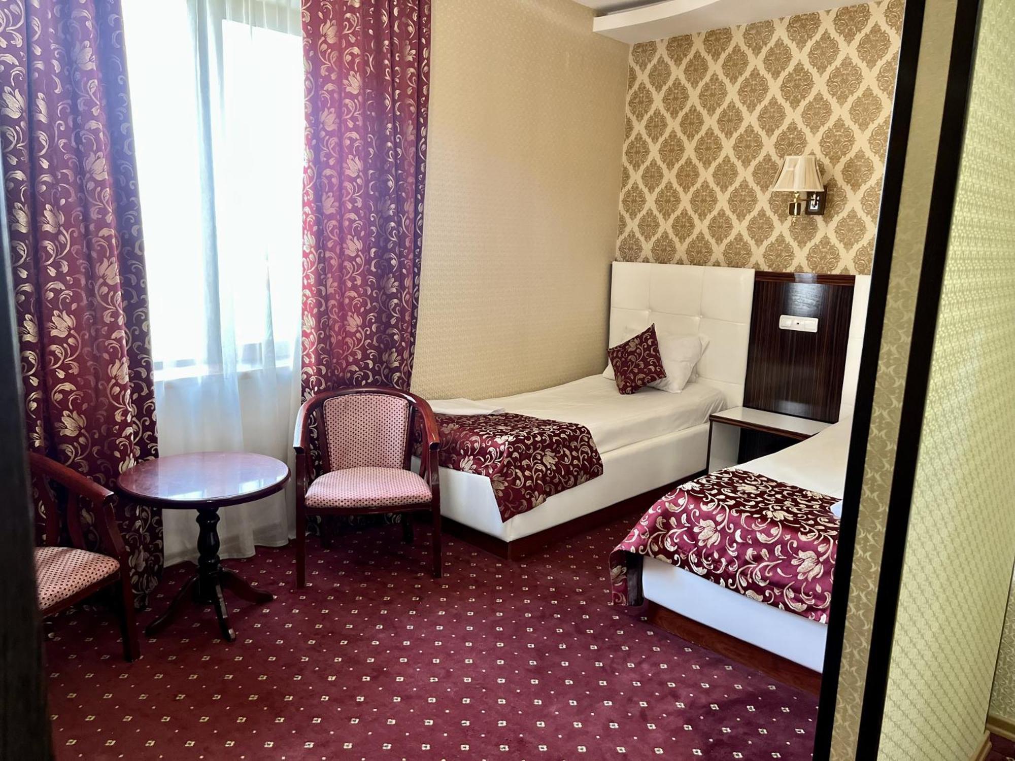 Armenian Royal Palace Erywań Zewnętrze zdjęcie