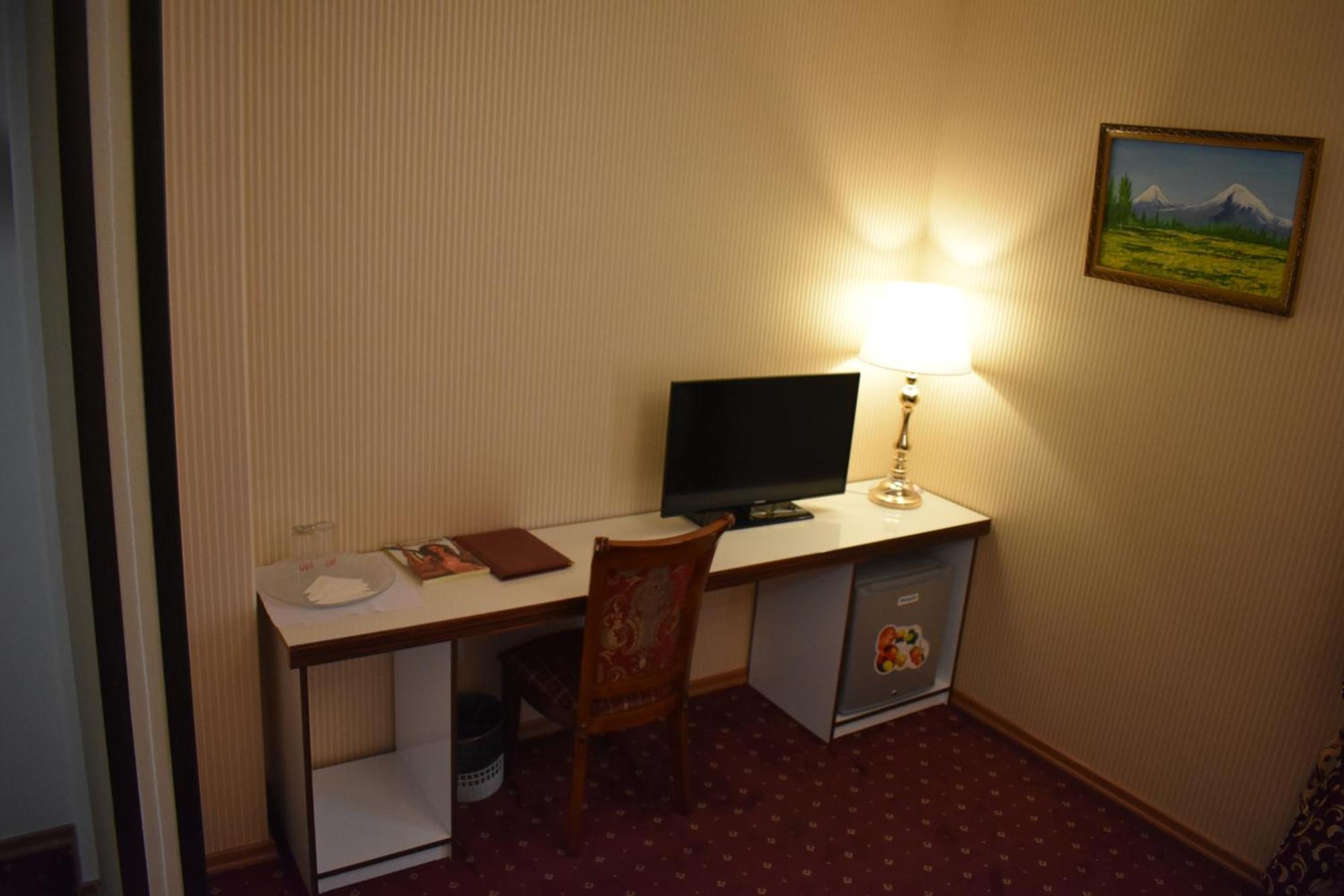 Armenian Royal Palace Erywań Zewnętrze zdjęcie